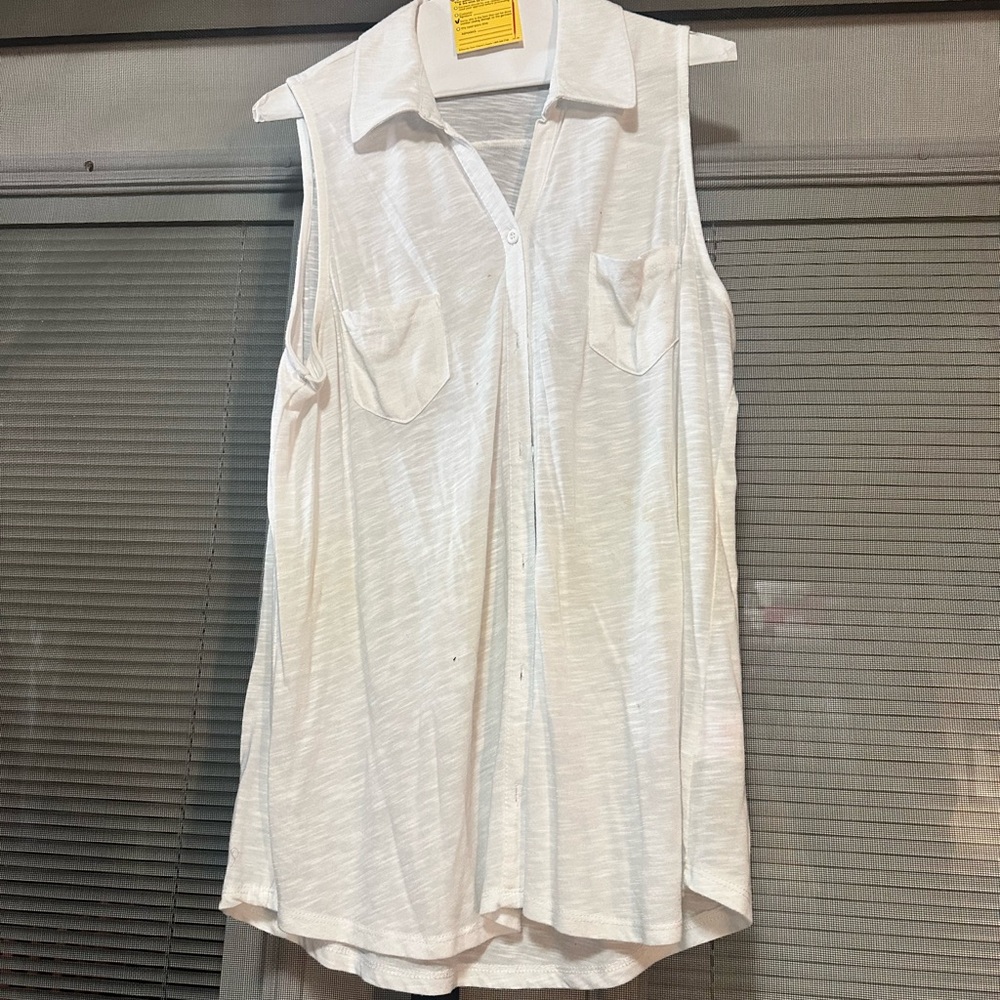 Sleeveless T shirt